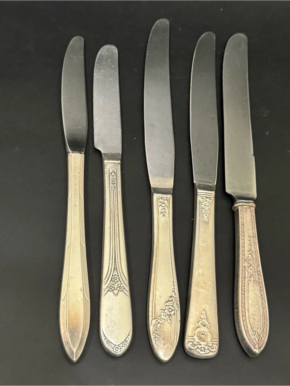 5 pcs Vintage Assortment Misc WM Rogers Tudor Insico Silverplate Dinner Knives